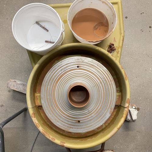 throwing wheel with cylinder and water bucket